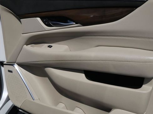 Used 2020 Cadillac Escalade ESV Premium Luxury RWD image 23