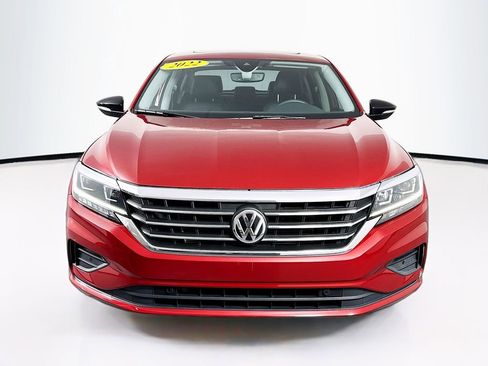 Used 2022 Volkswagen Passat 2.0T FWD image 2