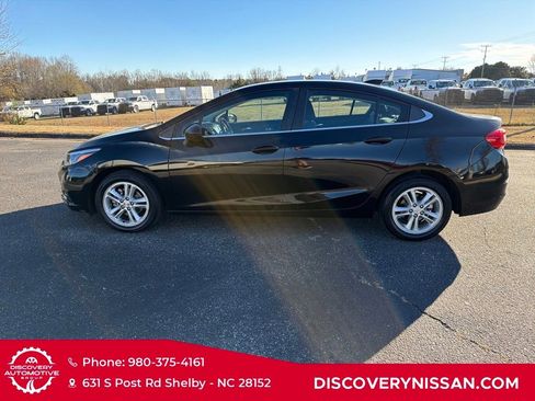 Used 2017 Chevrolet Cruze LT image 10