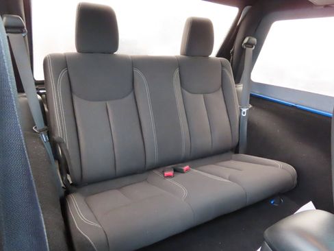 Used 2016 Jeep Wrangler Rubicon w/ Power Convenience Group image 35