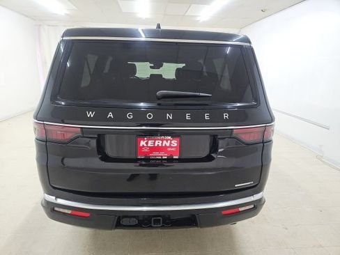 Used 2024 Jeep Wagoneer L Series II w/ Flexible Seating Group AWD/4WD image 17
