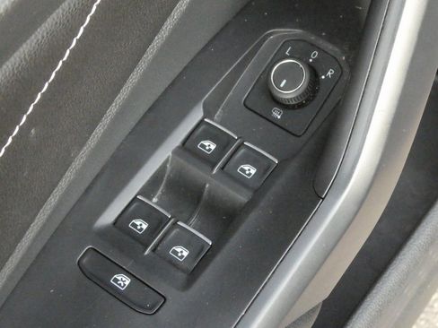 Used 2024 Volkswagen Jetta SEL image 27