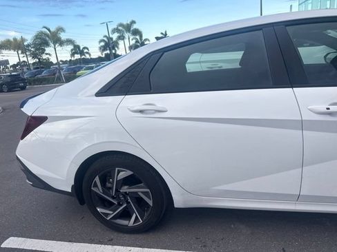 Used 2025 Hyundai Elantra Sport FWD image 5