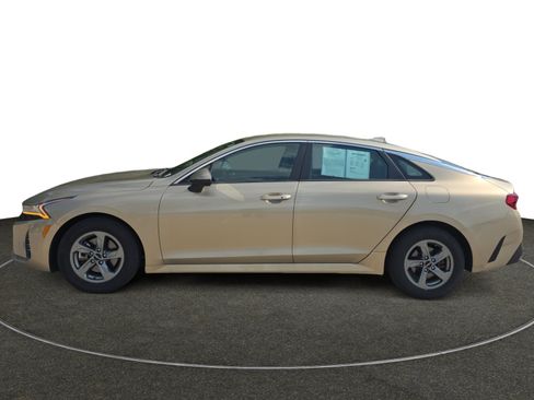 Used 2022 Kia K5 LXS FWD image 2