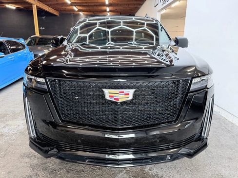 Used 2022 Cadillac Escalade ESV Sport Platinum w/ Heavy-Duty Trailer Package image 3