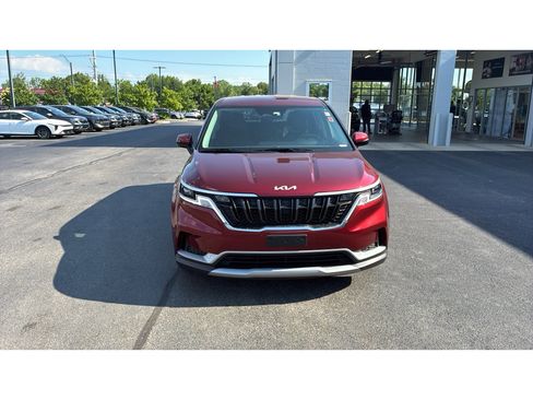 Used 2024 Kia Carnival LX FWD image 8