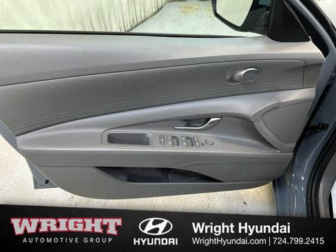 Certified 2023 Hyundai Elantra SE w/ Cargo Package image 9