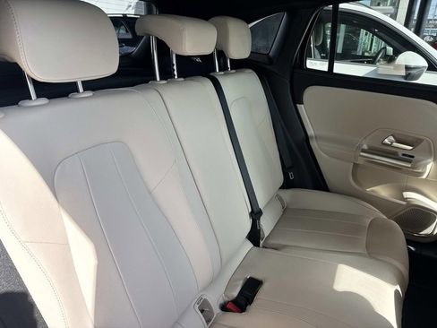 Used 2025 Mercedes-Benz GLA 250 image 9