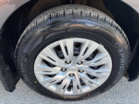 Used 2013 Toyota Camry LE image 29