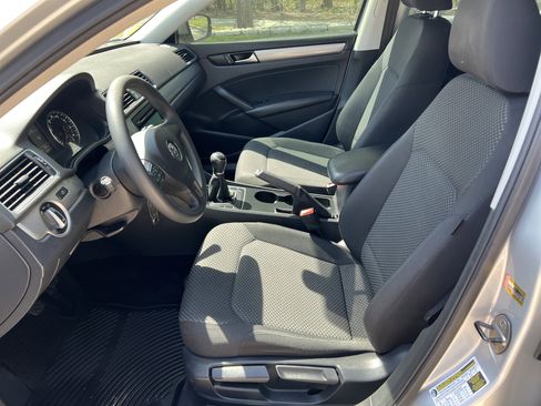 Used 2014 Volkswagen Passat S image 16