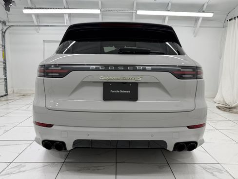 Certified 2021 Porsche Cayenne Turbo S AWD/4WD image 13