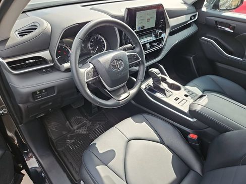 Certified 2026 Toyota Highlander XLE AWD/4WD image 10