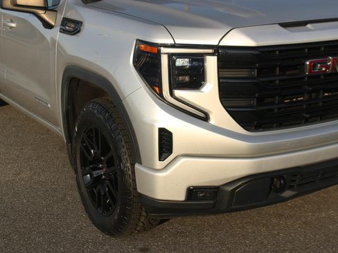 Used 2022 GMC Sierra 1500 Elevation w/ Preferred Package AWD/4WD image 9