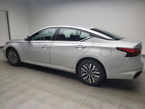 Used 2023 Nissan Altima 2.5 SV w/ SV Premium Package AWD/4WD image 3