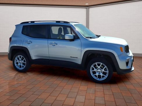 Used 2019 Jeep Renegade Latitude w/ Cold Weather Group AWD/4WD image 8