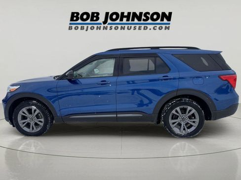 Used 2022 Ford Explorer XLT w/ Equipment Group 202A image 4