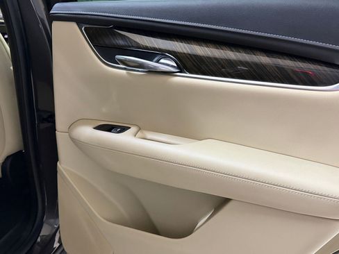 Used 2019 Cadillac XT5 FWD image 40