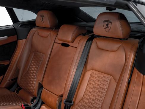 Used 2021 Lamborghini Urus AWD/4WD image 31