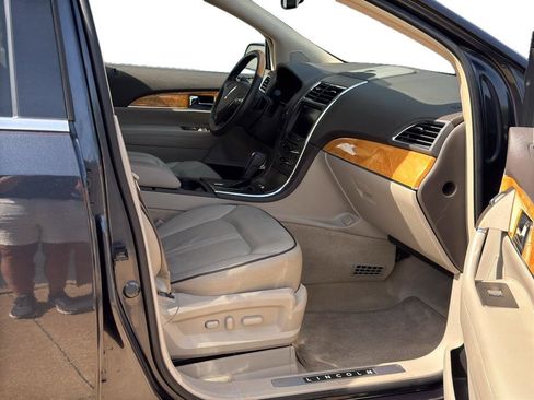 Used 2013 Lincoln MKX FWD image 7