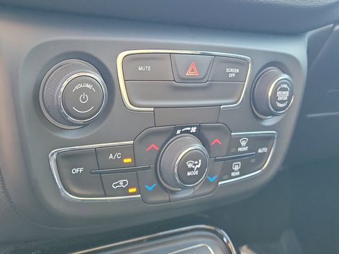 Used 2019 Jeep Compass Altitude image 28