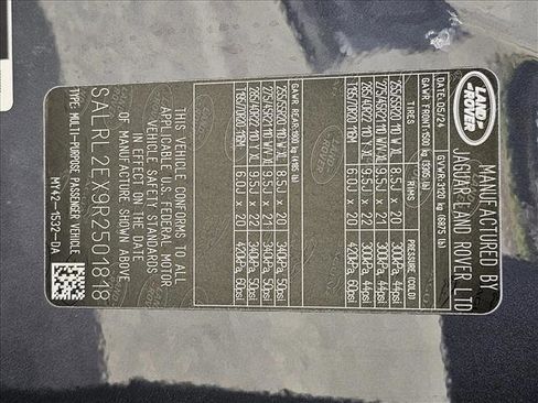 Certified 2024 Land Rover Discovery Dynamic SE image 15