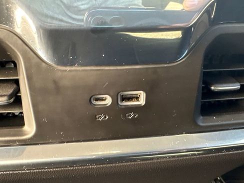 Used 2023 GMC Sierra 1500 Elevation w/ Preferred Package image 18