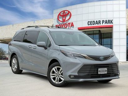 Used 2022 Toyota Sienna XLE Woodland Edition