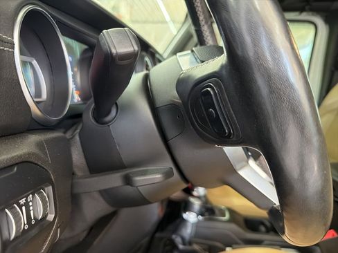 Used 2019 Jeep Wrangler Unlimited Sahara image 63