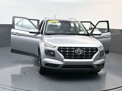 Certified 2025 Hyundai Venue SEL image 32