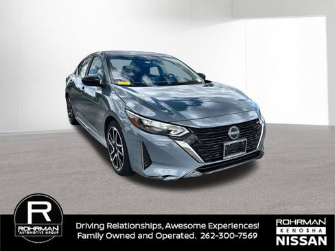 Used 2025 Nissan Sentra SR FWD image 3