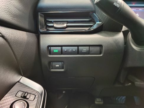 Used 2024 Nissan Sentra SR FWD image 29
