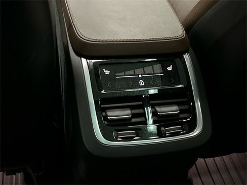 Used 2023 Volvo XC90 B5 Plus image 26