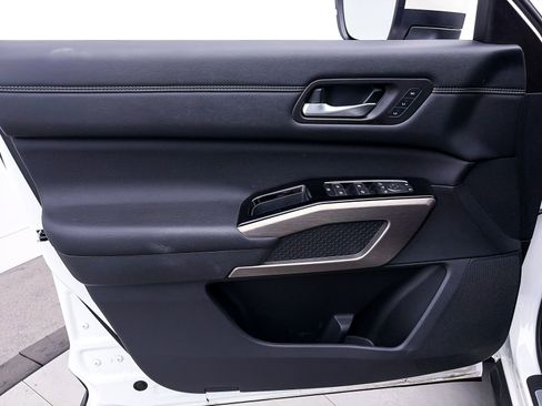 Used 2024 Nissan Pathfinder Platinum w/ Cargo Package image 18