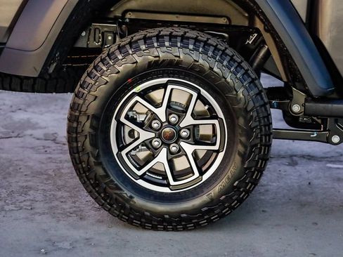 New 2026 Jeep Gladiator Rubicon w/ Steel Power Dome Hood Package AWD/4WD image 12