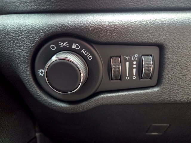 New 2027 Chrysler Pacifica Select FWD image 23