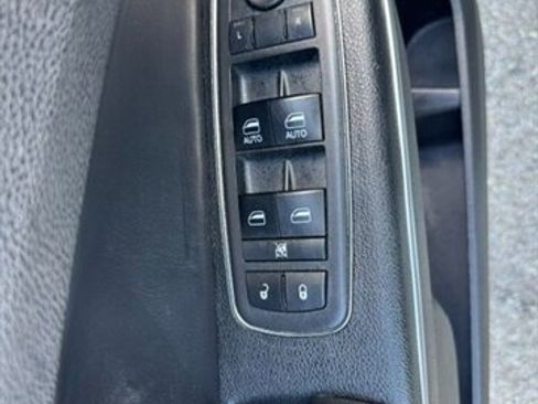 Used 2017 Chrysler 300 Limited RWD image 9