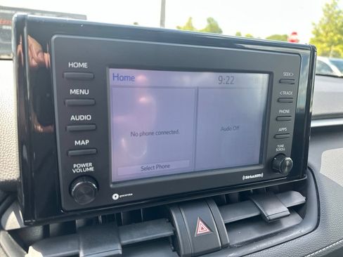 Used 2021 Toyota RAV4 LE AWD/4WD image 16