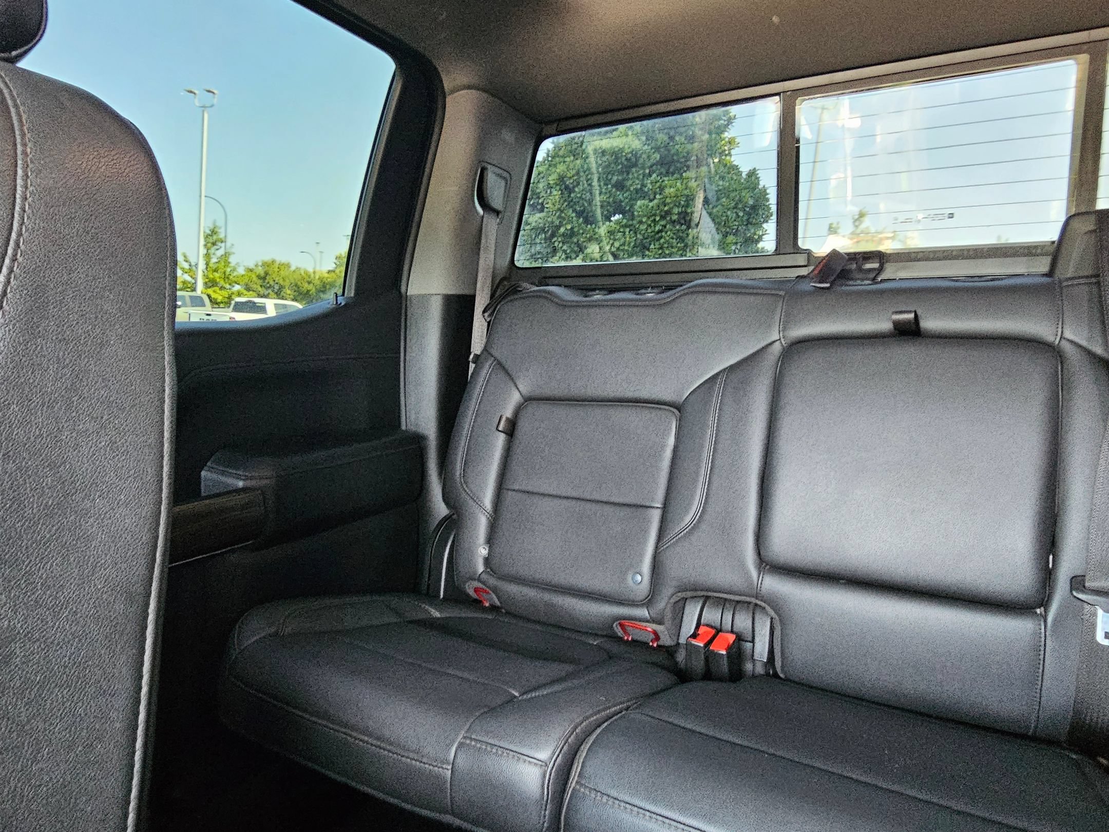 Used 2021 Chevrolet Silverado 1500 LT w/ Z71 Off-Road Package AWD/4WD image 24