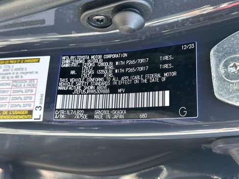 Certified 2024 Toyota 4Runner SR5 Premium image 30