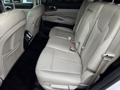 Used 2022 Kia Sorento S AWD/4WD image 16