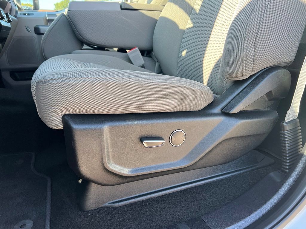 Used 2019 Ford F250 XLT w/ XLT Premium Package AWD/4WD image 14
