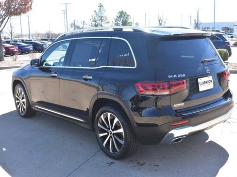 Used 2022 Mercedes-Benz GLB 250 4MATIC image 9