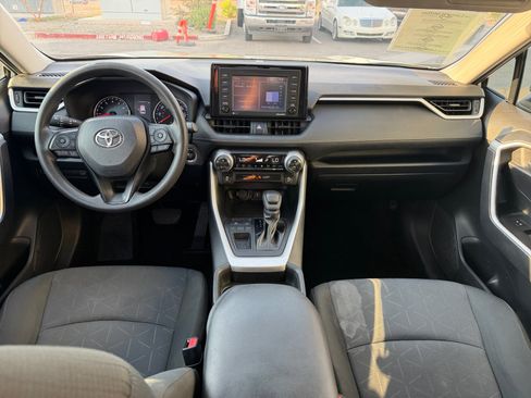Used 2021 Toyota RAV4 XLE w/ Convenience Package FWD image 12