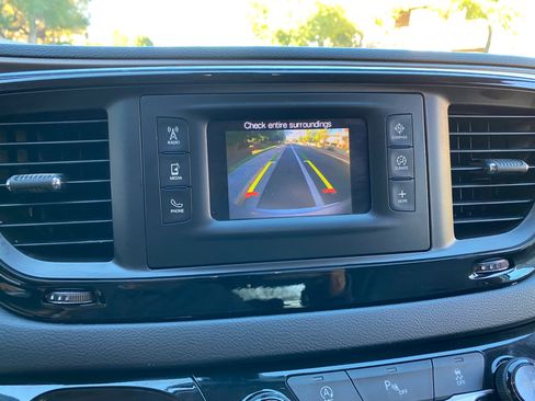 Used 2017 Chrysler Pacifica Touring-L image 59