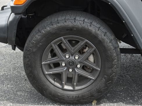 Used 2024 Jeep Wrangler Unlimited Sport AWD/4WD image 11