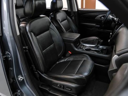 Used 2019 Chevrolet Traverse RS image 31