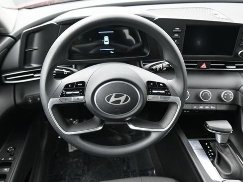 Used 2026 Hyundai Elantra SE FWD image 14