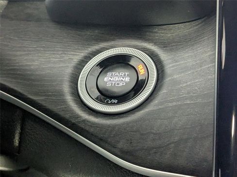 Used 2025 Jeep Grand Cherokee L Limited w/ Luxury Tech Group II image 23