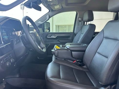 Used 2024 Chevrolet Silverado 2500 LTZ AWD/4WD image 31