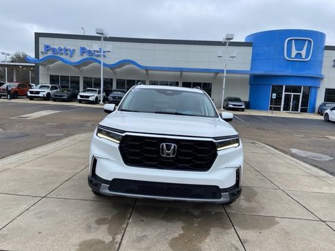 Used 2023 Honda Pilot Touring image 3